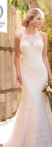 Essense of Australia (D2174) Sample wedding dress